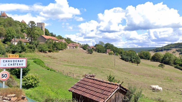 Chaudenay-le-Château, entree sud (photo)